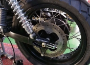 Montage du gros pneu Ar et centrage sur la moto