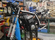 Installation du moteur qui a été révisé entièrement 