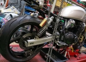 Préparation du montage d'une roue Ar de GSXR avec pneu en 180