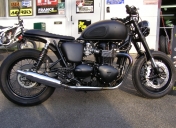 Triumph thruxton brat styl