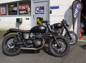 Triumph bonneville brat styl