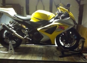 Arrivée du GSXR pour sa préparation en café racer