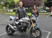 Romain pend livraison de sa moto