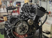 Le moteur est prêt, il attendait le cadre et ses carters.