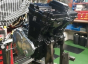 Retour de peinture du moteur et montage des carters