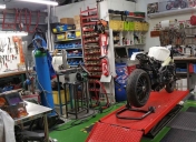 Vue générale de l'atelier pour la prépa de cette triumph