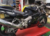 Arrivée du ZXR 750 démontage